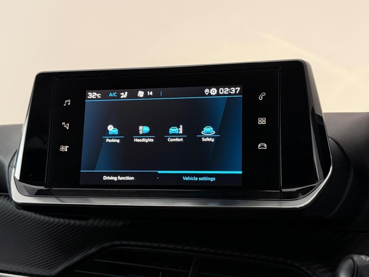 Peugeot 2008 thumbnail Infotainment System