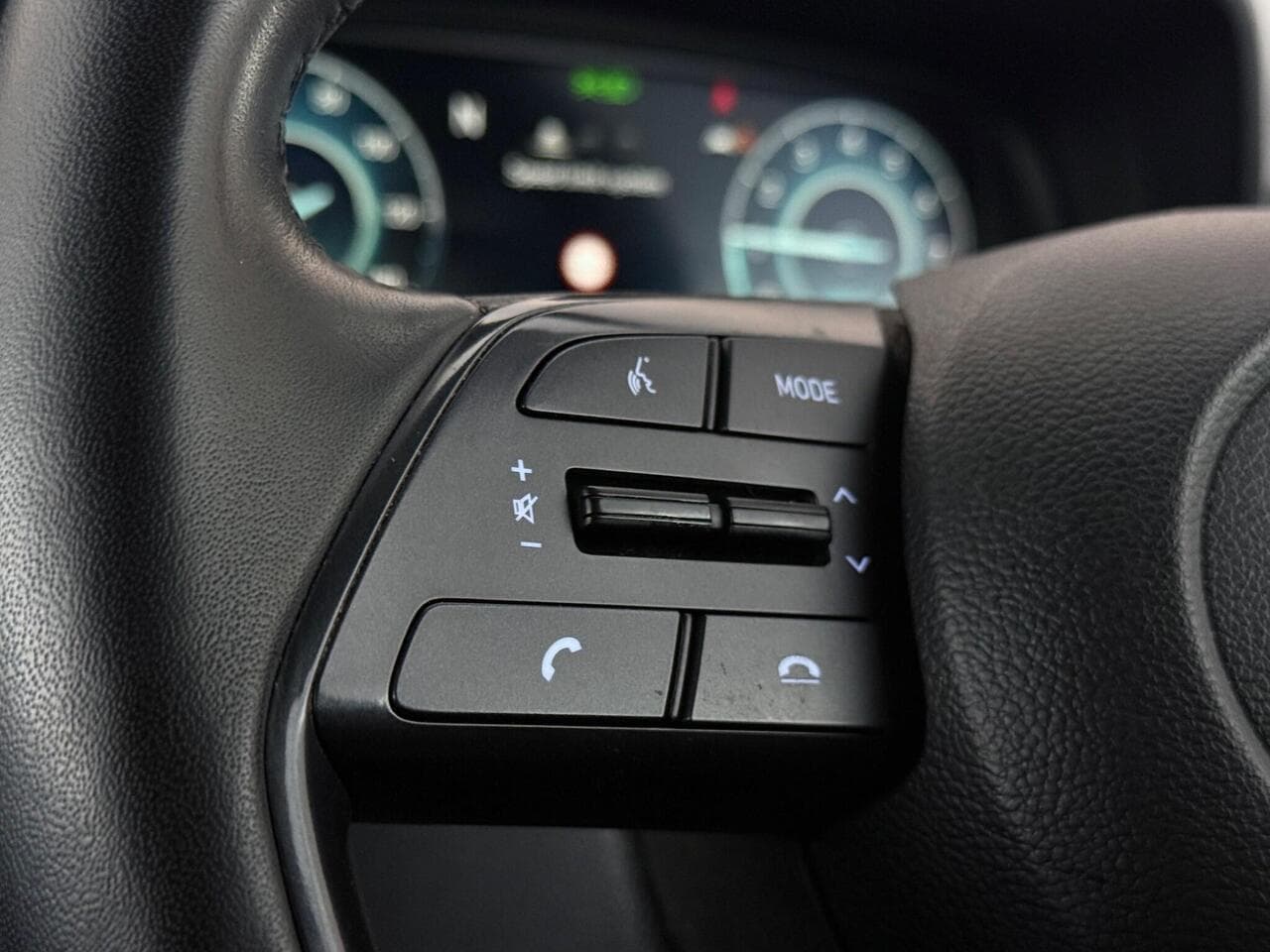 Hyundai BAYON thumbnail Misc Controls