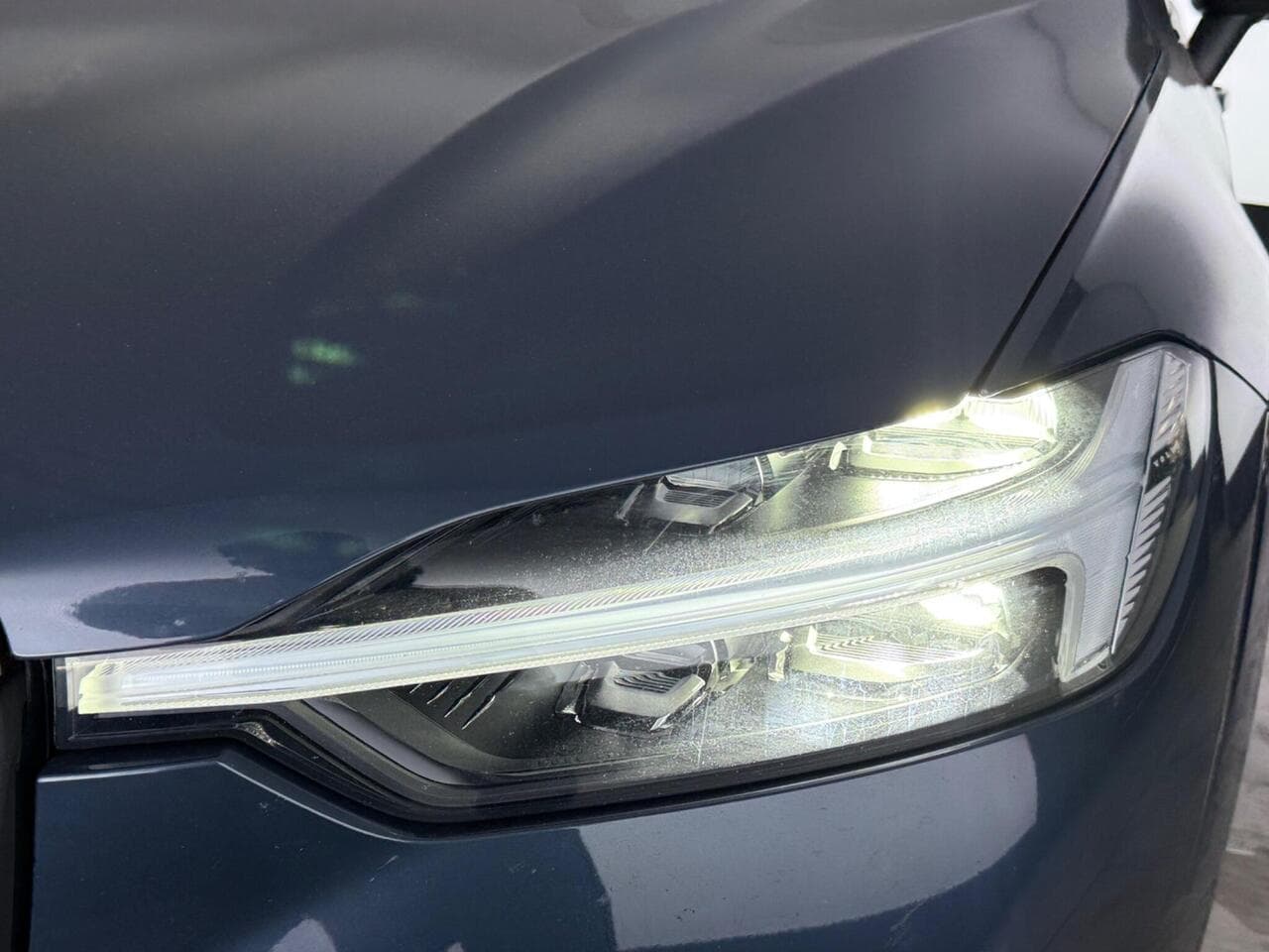 Volvo XC60 thumbnail Lights Front