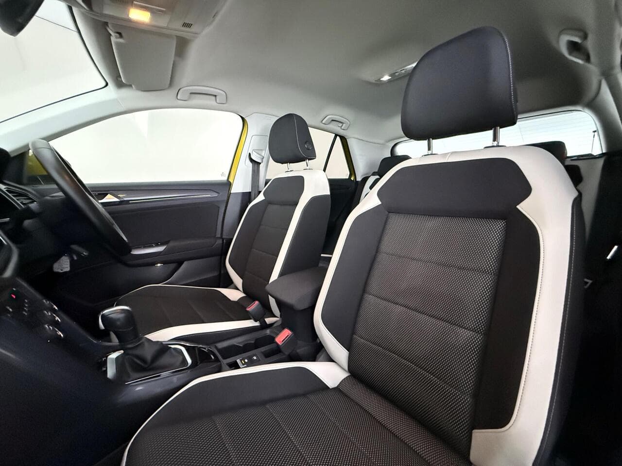 Volkswagen T-Roc thumbnail Seat Front Passenger