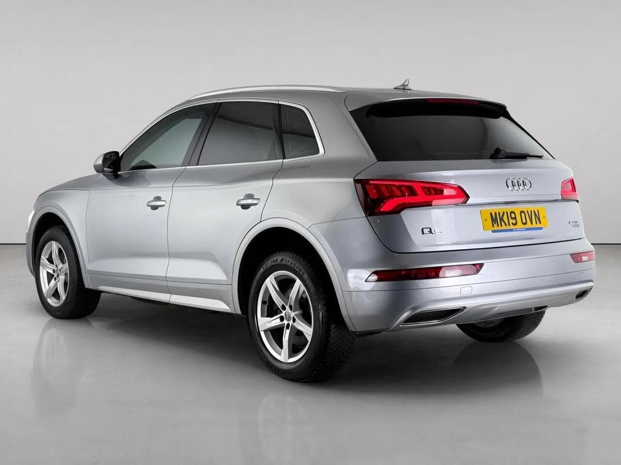 Audi Q5 thumbnail Rear Left