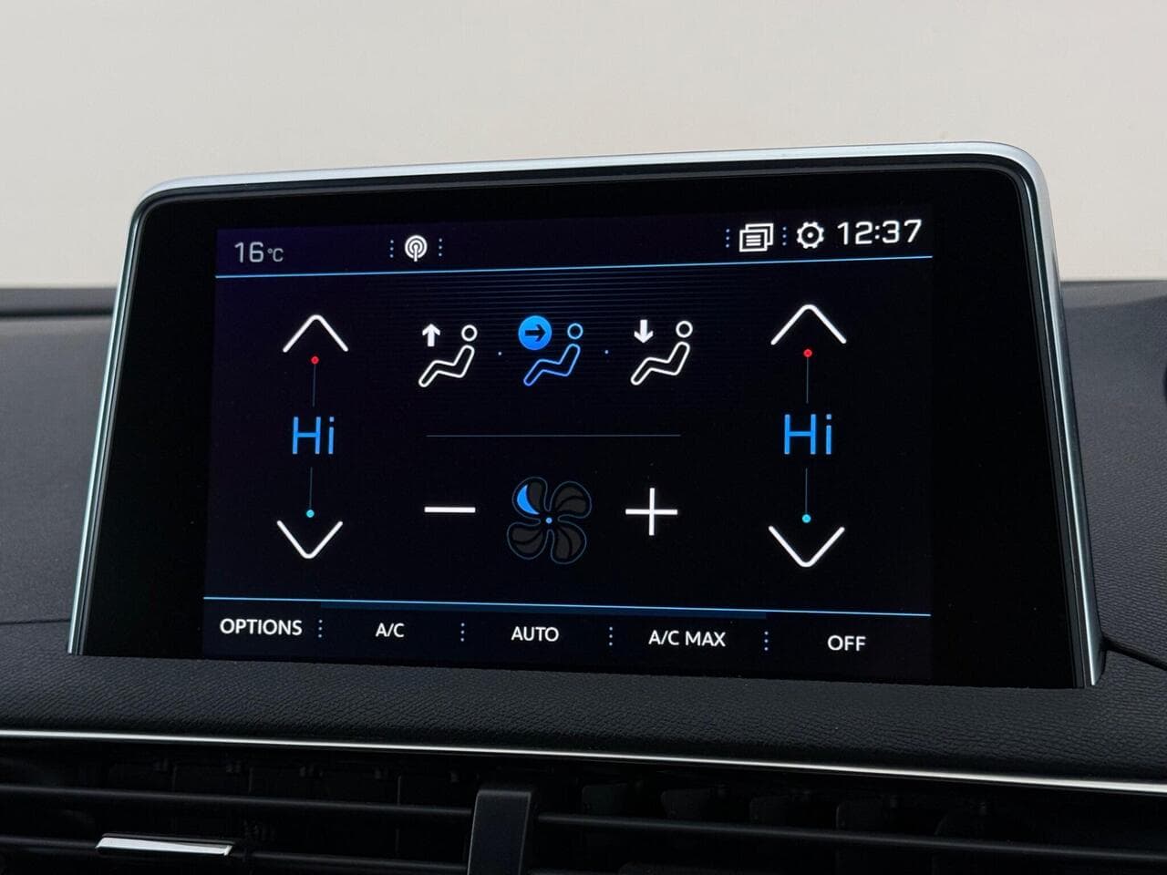 Peugeot 3008 thumbnail Infotainment System