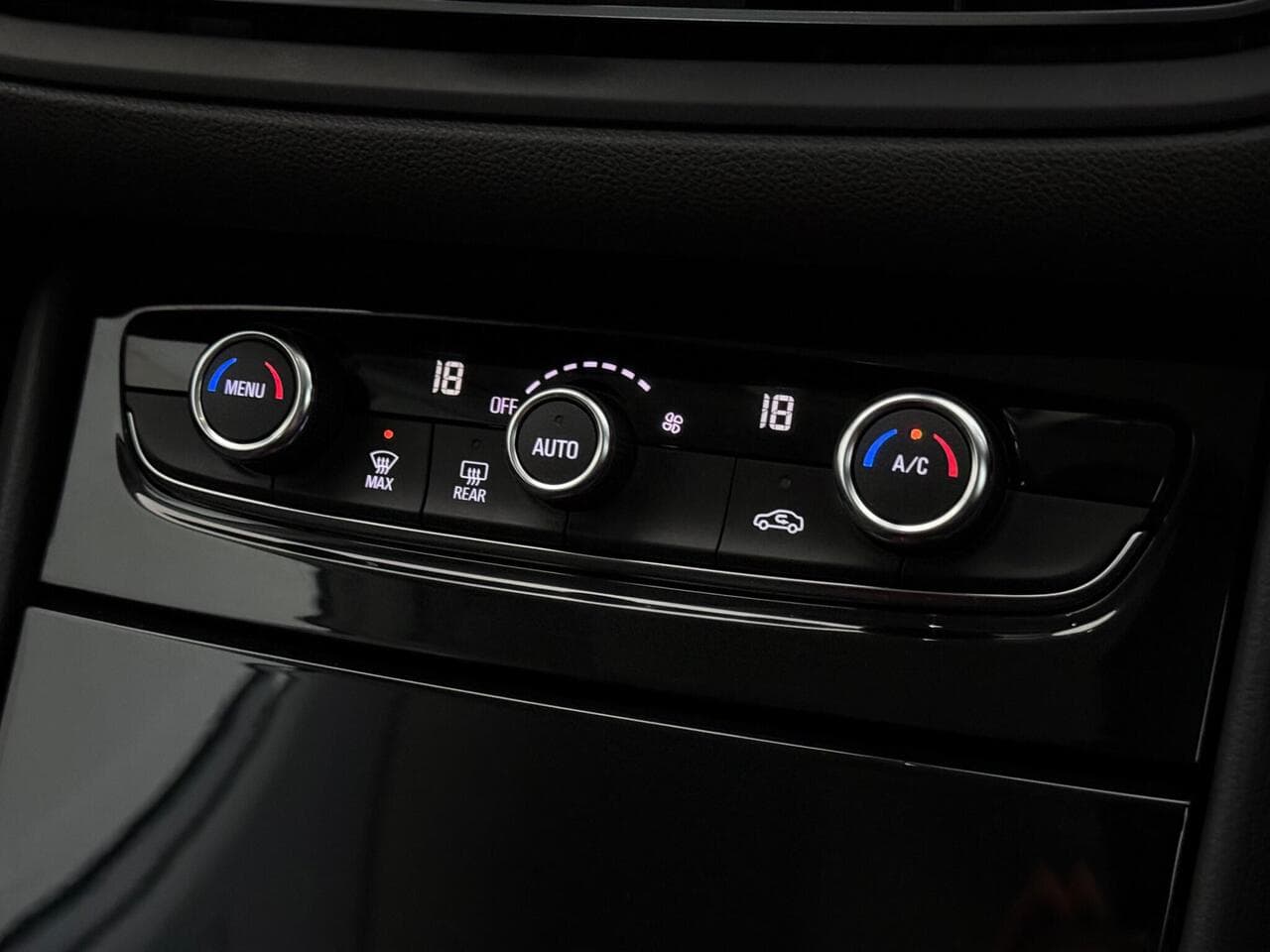Vauxhall Grandland thumbnail Misc Controls