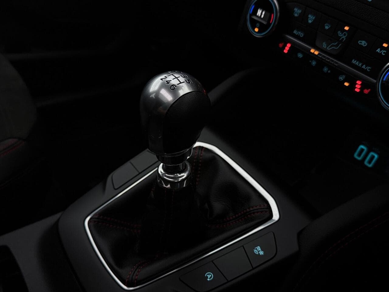 Ford Kuga thumbnail Interior Front
