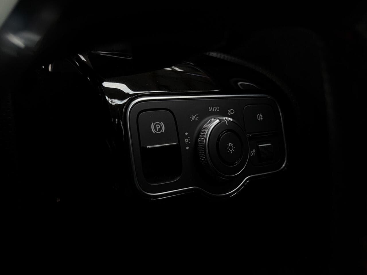 Mercedes-Benz A Class thumbnail Misc Controls