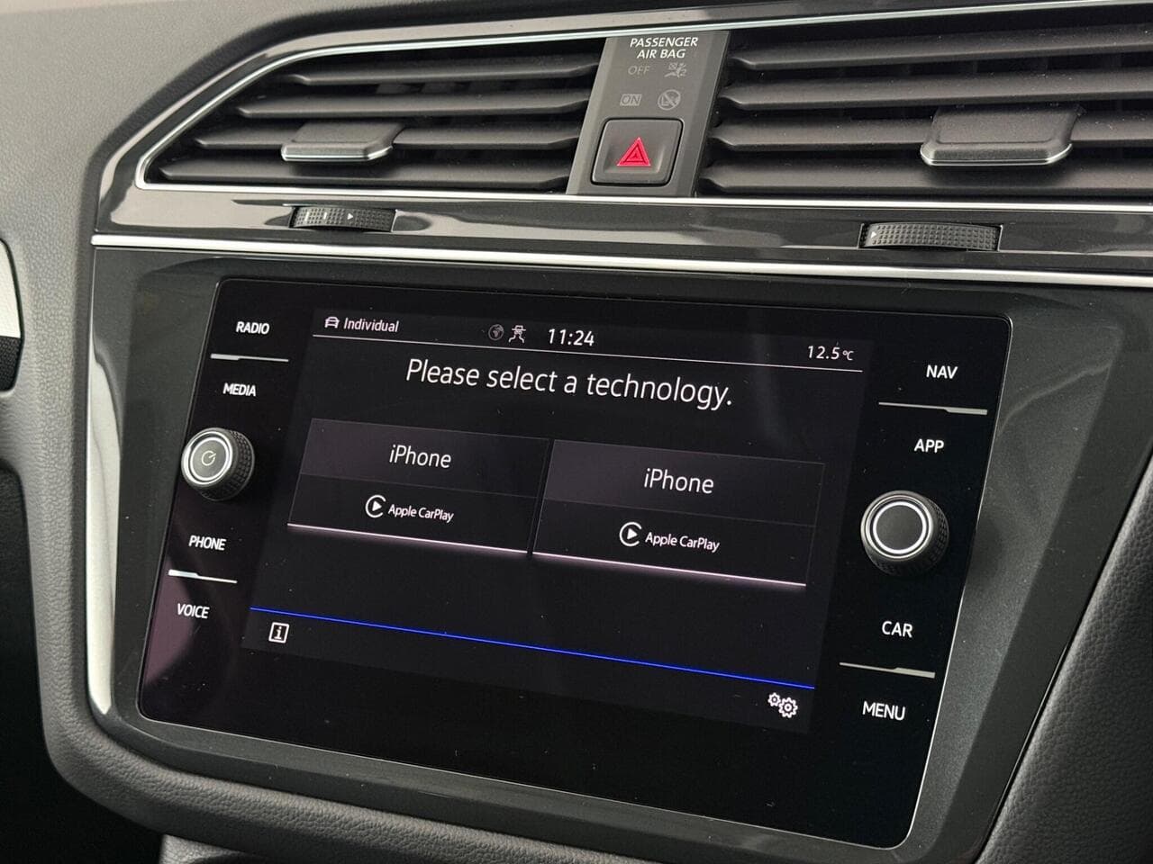 Volkswagen Tiguan thumbnail Infotainment System
