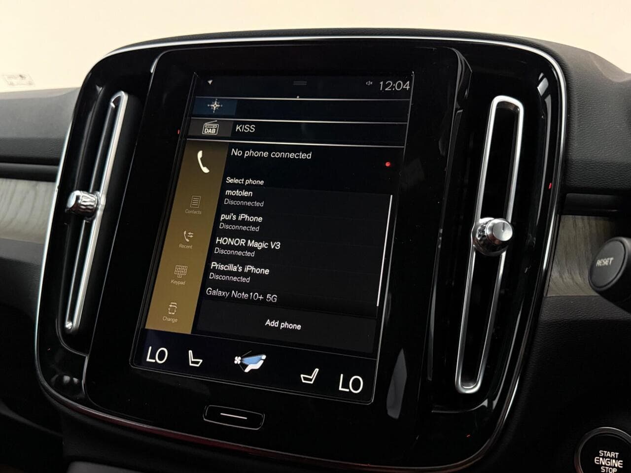 Volvo XC40 thumbnail Infotainment System