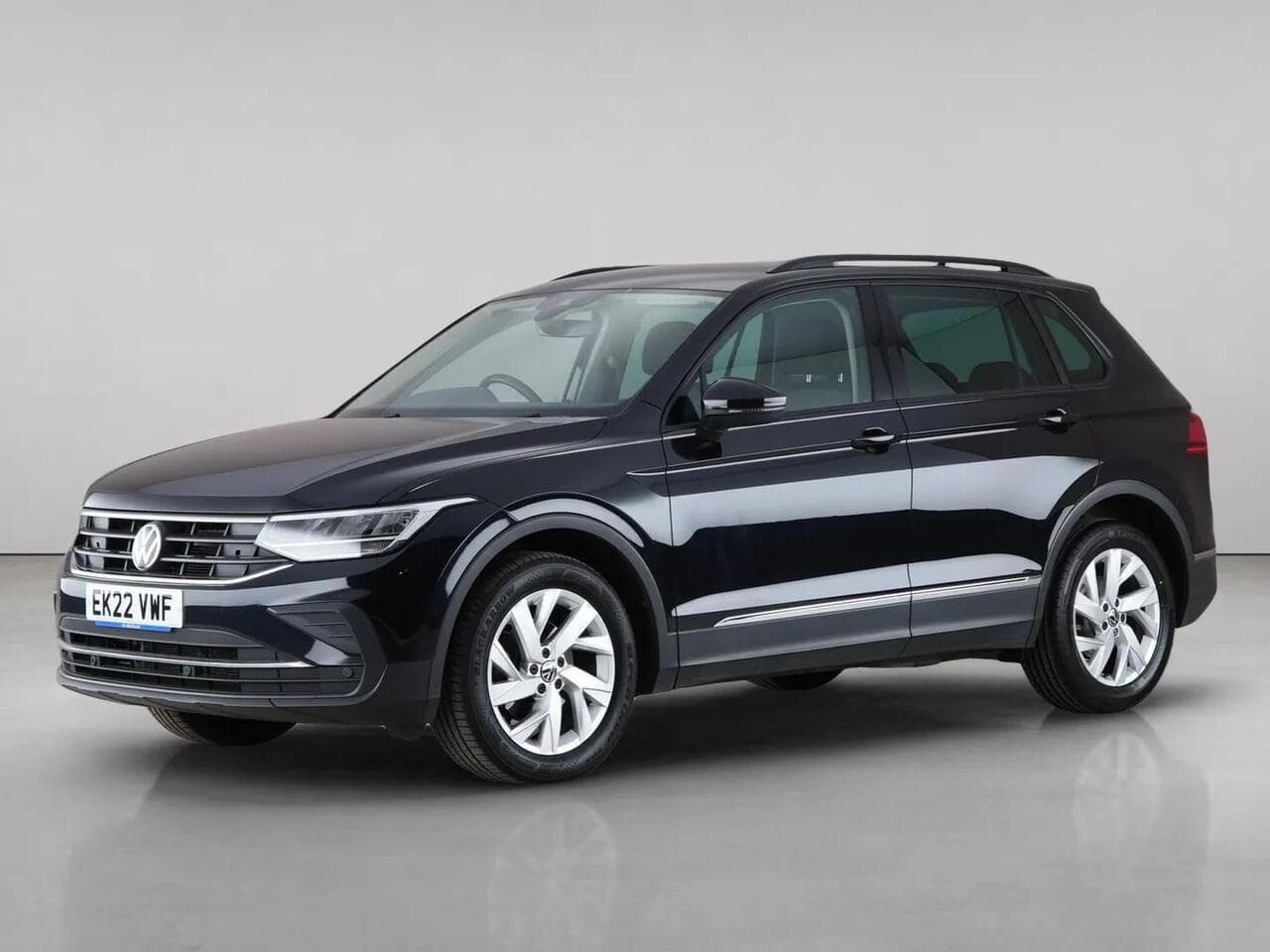 Volkswagen Tiguan thumbnail Front Left