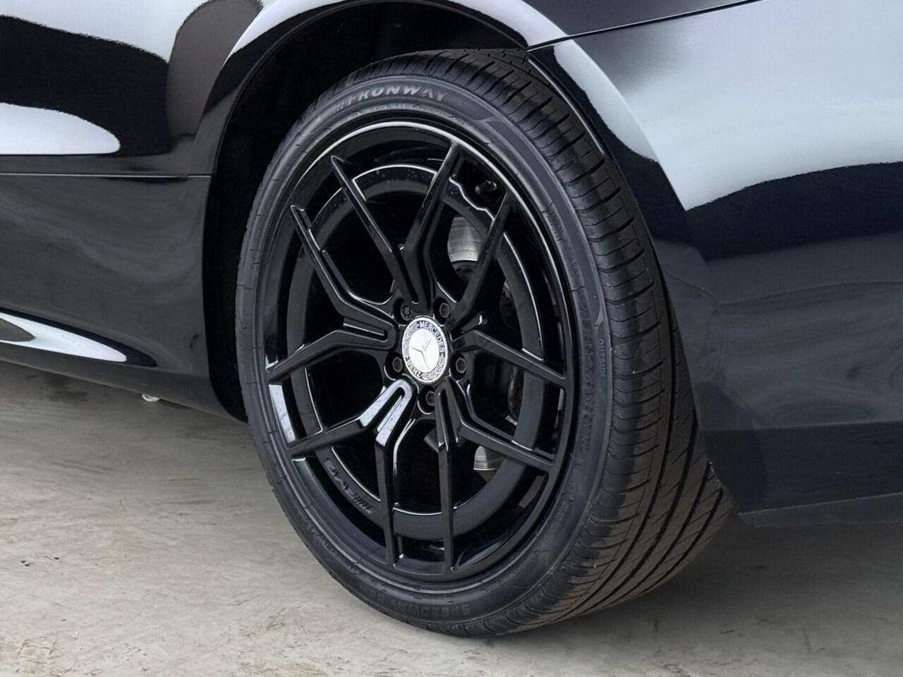 Mercedes-Benz E Class thumbnail Wheel