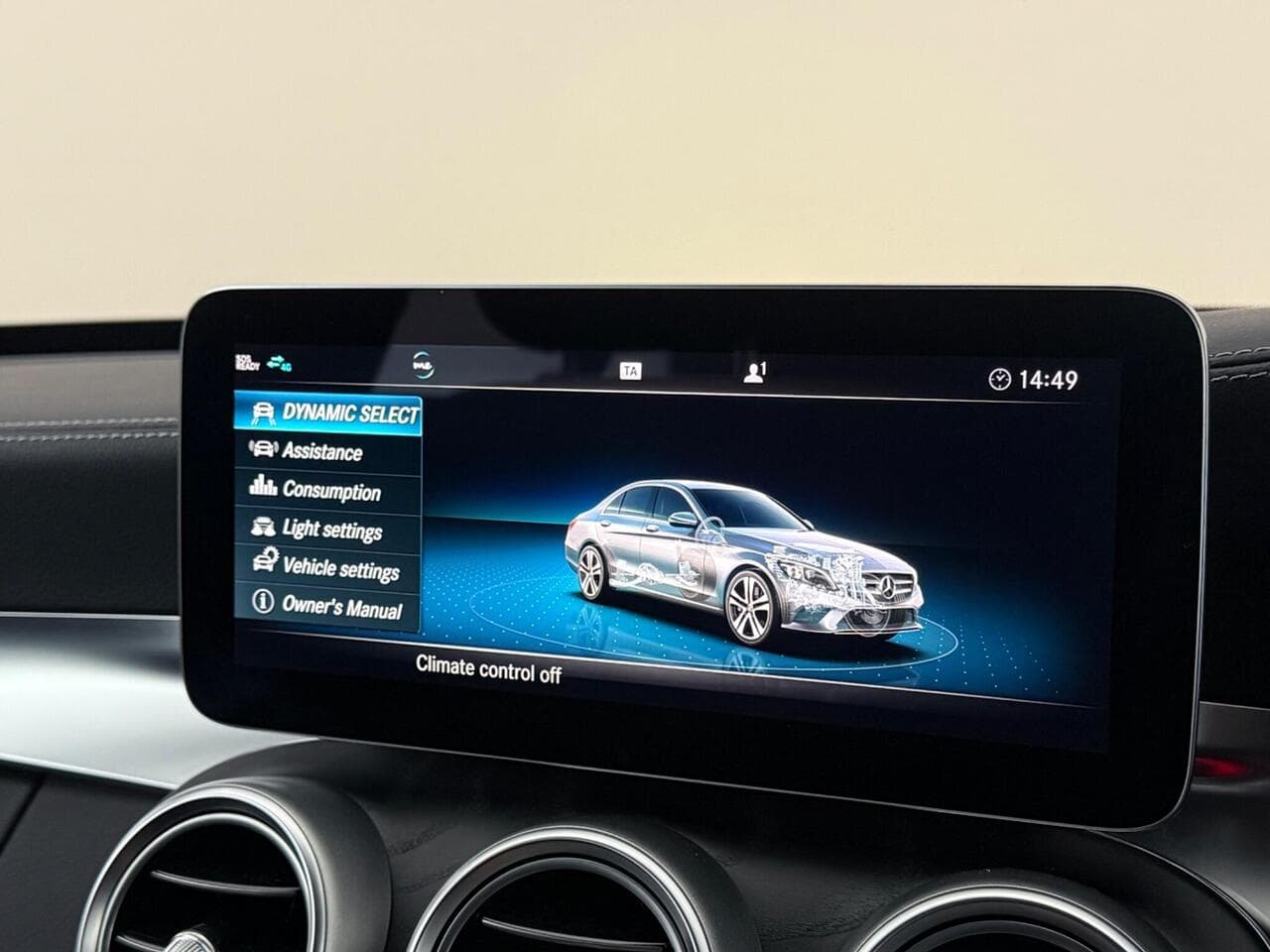 Mercedes-Benz C Class thumbnail Infotainment System