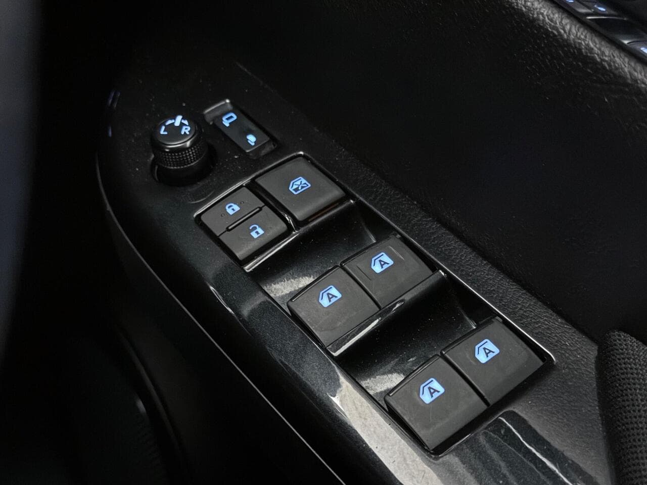 Toyota Hilux thumbnail Misc Controls