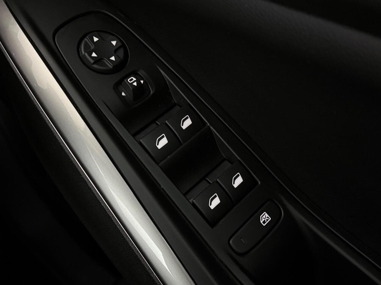 Vauxhall Grandland thumbnail Misc Controls