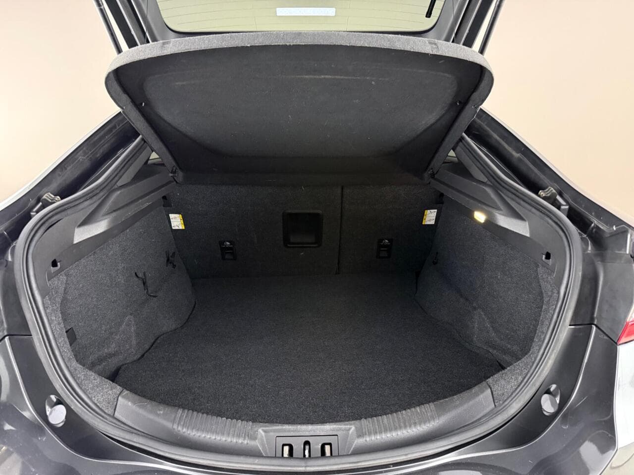 Ford Mondeo thumbnail Boot