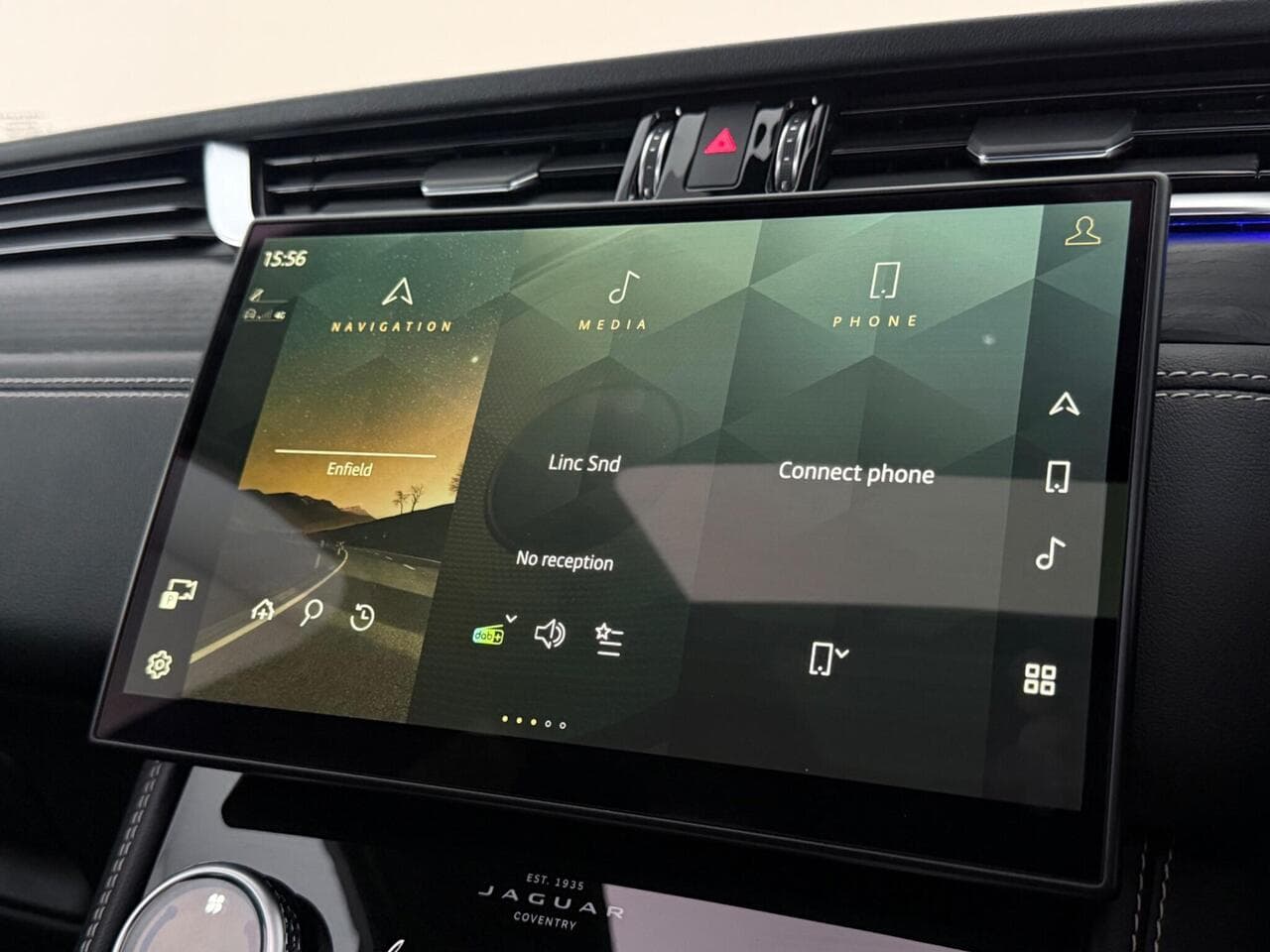 Jaguar F-PACE thumbnail Infotainment System