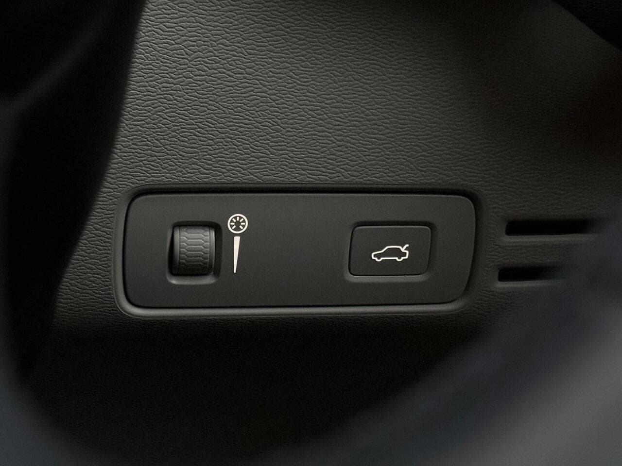 Volvo XC40 thumbnail Misc Controls