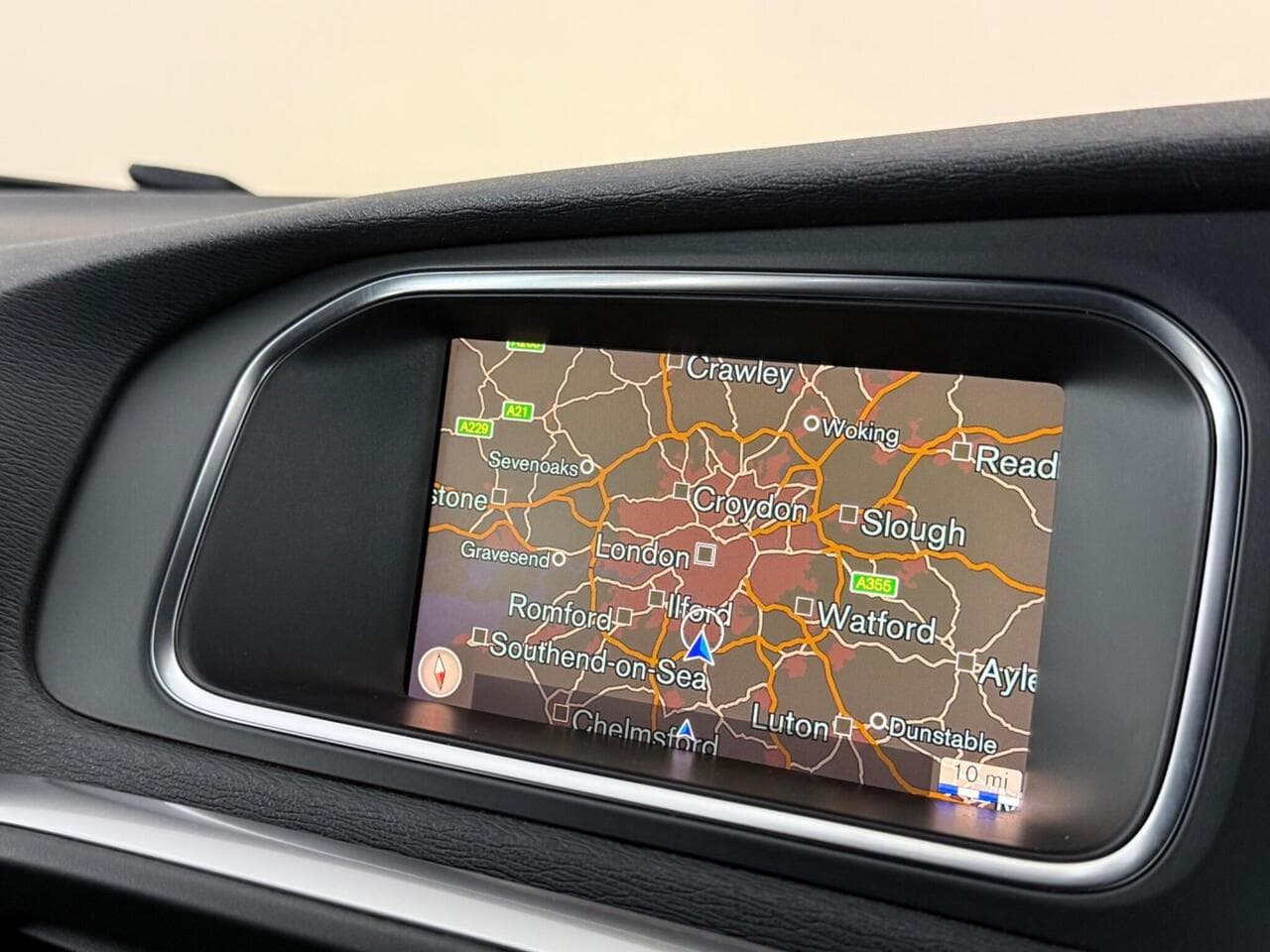 Volvo V40 thumbnail Infotainment System