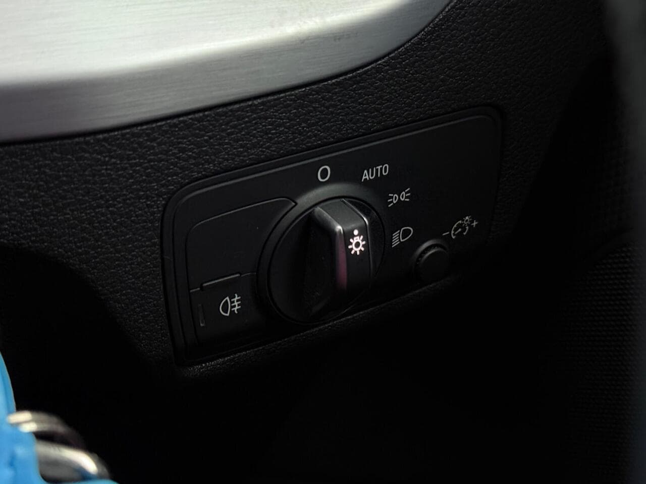 Audi Q2 thumbnail Misc Controls