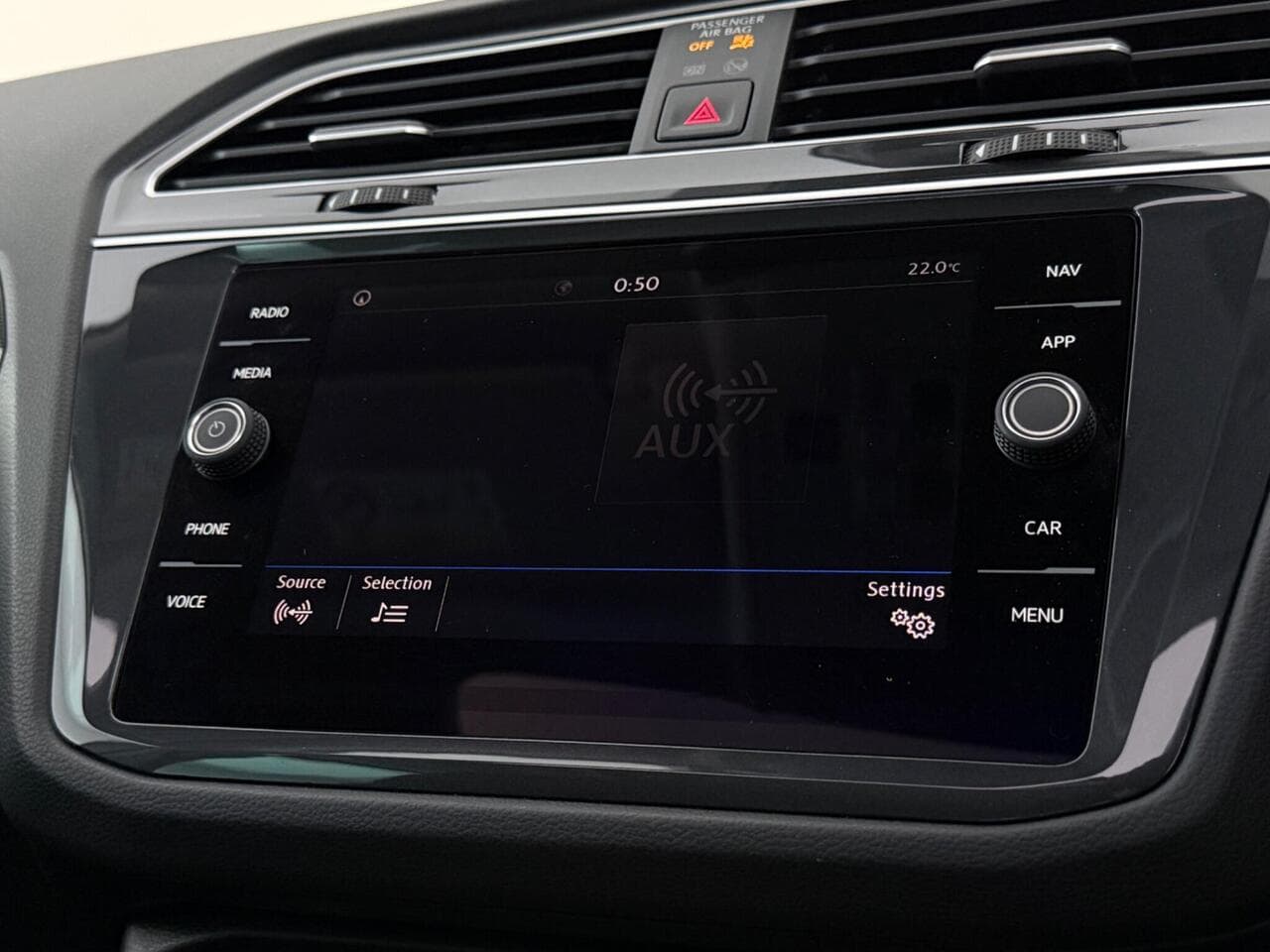 Volkswagen Tiguan thumbnail Infotainment System