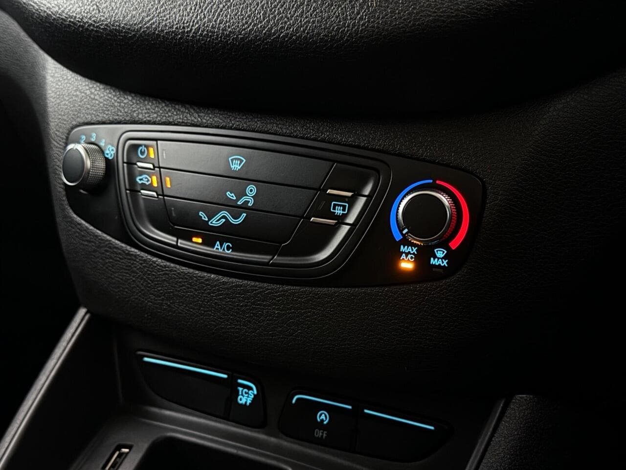 Ford Transit Courier thumbnail Misc Controls