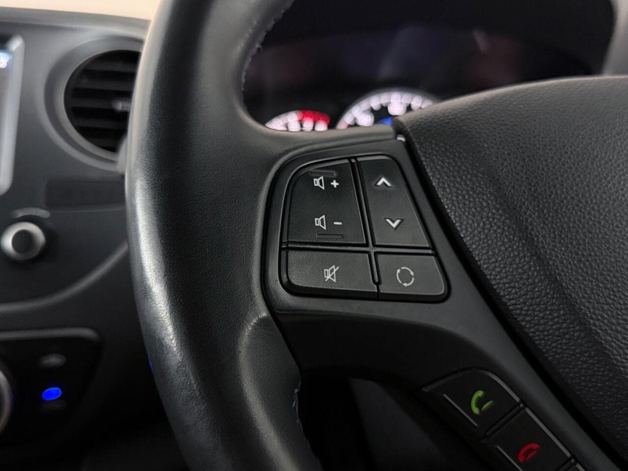 Hyundai i10 thumbnail Misc Controls