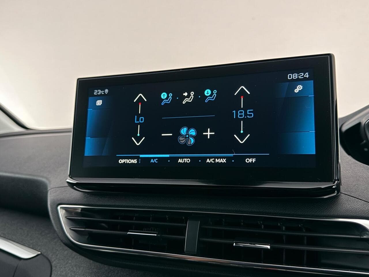 Peugeot 3008 thumbnail Infotainment System