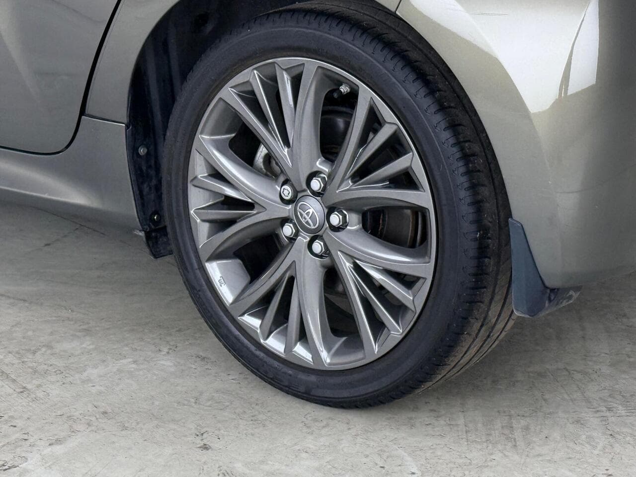 Toyota Yaris thumbnail Wheel