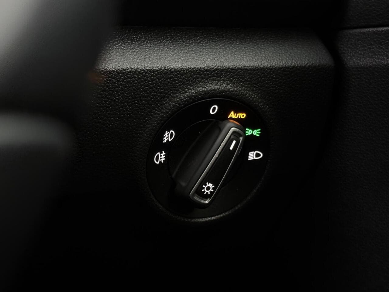 Volkswagen T-Roc thumbnail Misc Controls