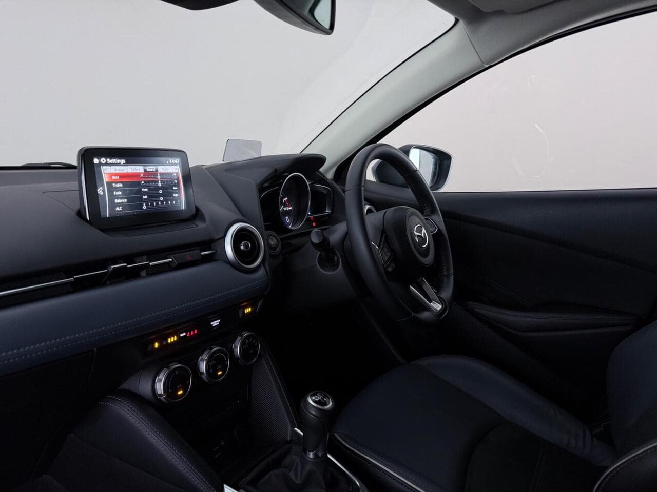 Mazda Mazda2 thumbnail Interior Front