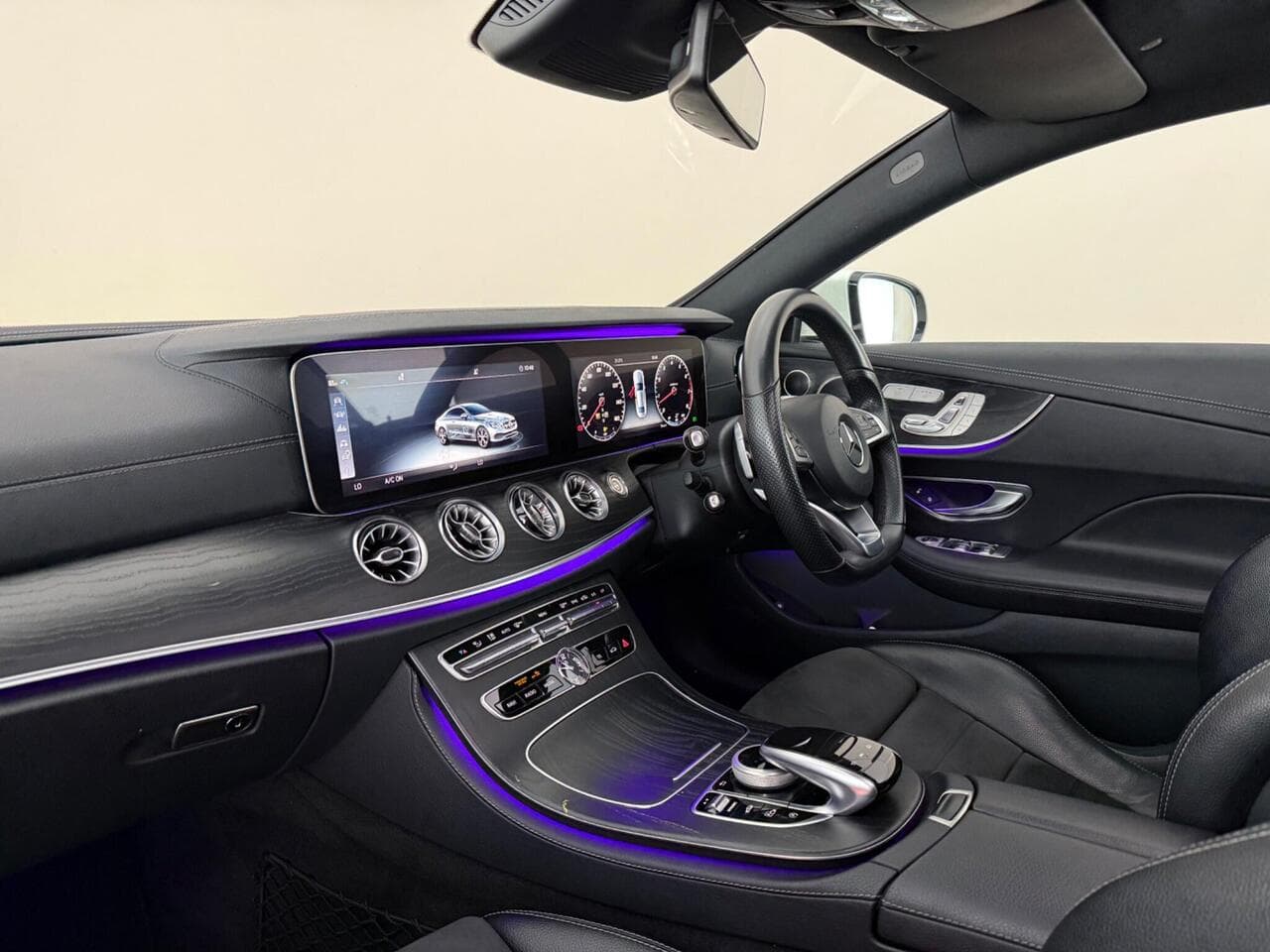 Mercedes-Benz E Class thumbnail Interior Front