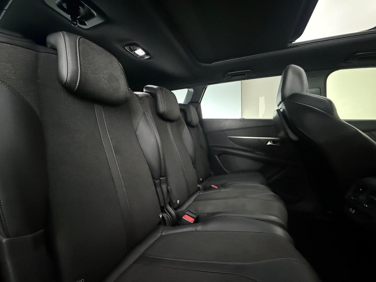 Peugeot 5008 thumbnail Seats Rear