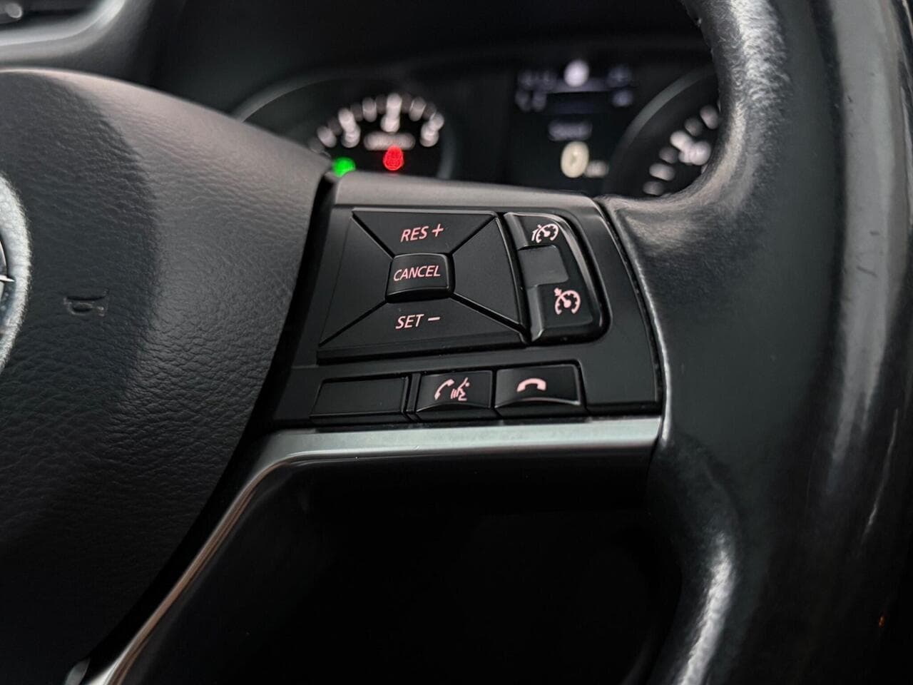 Nissan Qashqai thumbnail Misc Controls