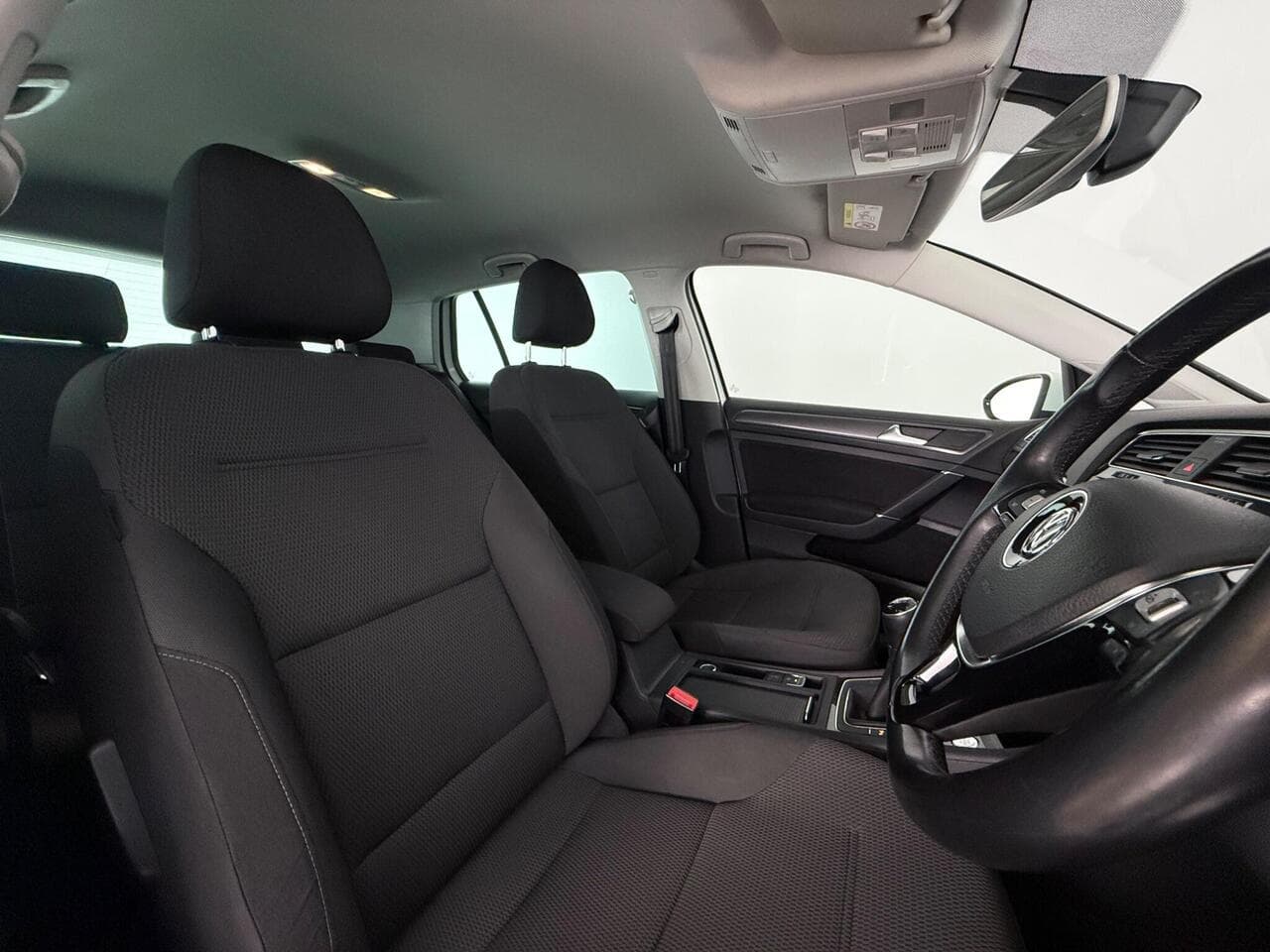 Volkswagen Golf thumbnail Seat Driver