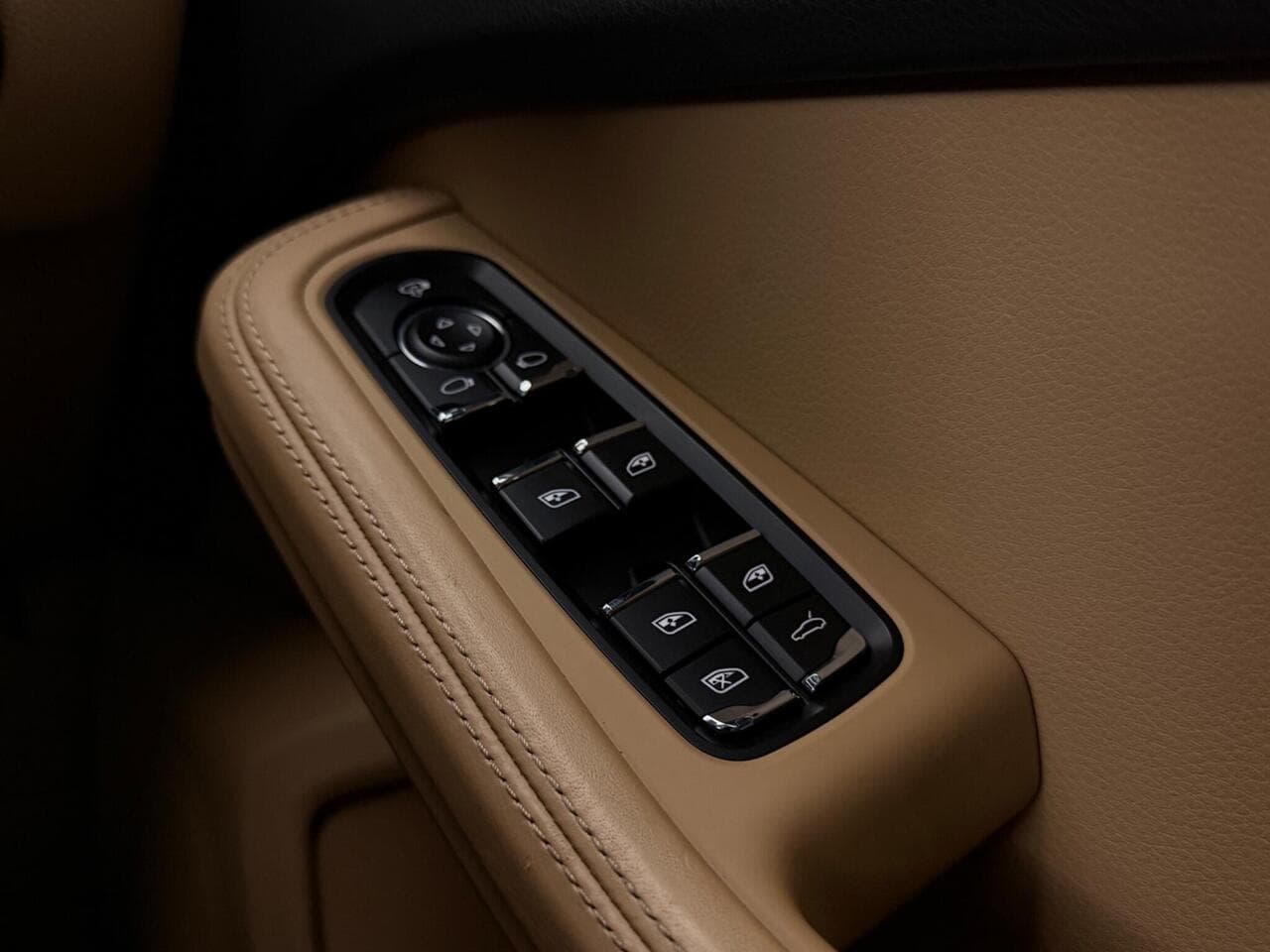 Porsche Macan thumbnail Misc Controls