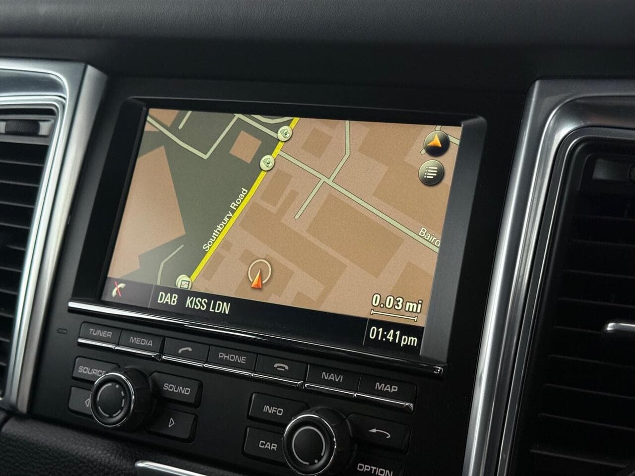 Porsche Macan thumbnail Infotainment System