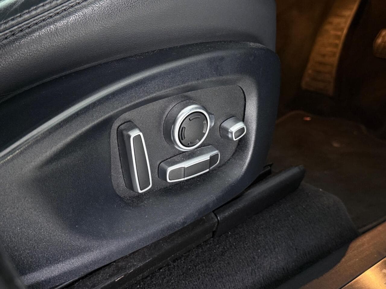 Jaguar F-PACE thumbnail Misc Controls