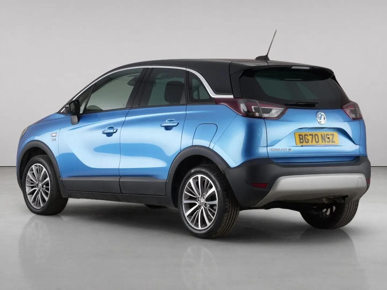 Vauxhall Crossland X thumbnail Rear Left