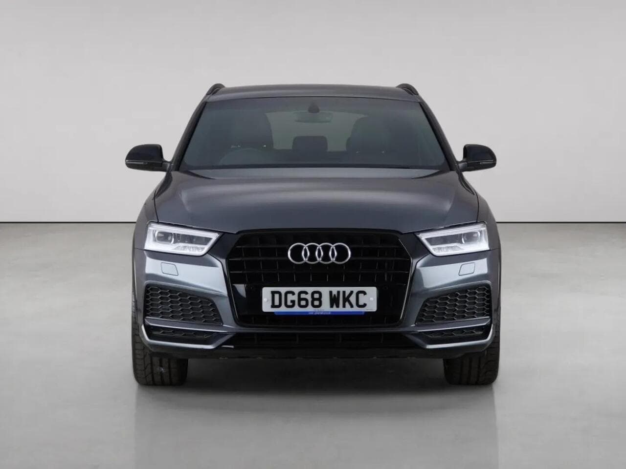 Audi Q3 thumbnail Front