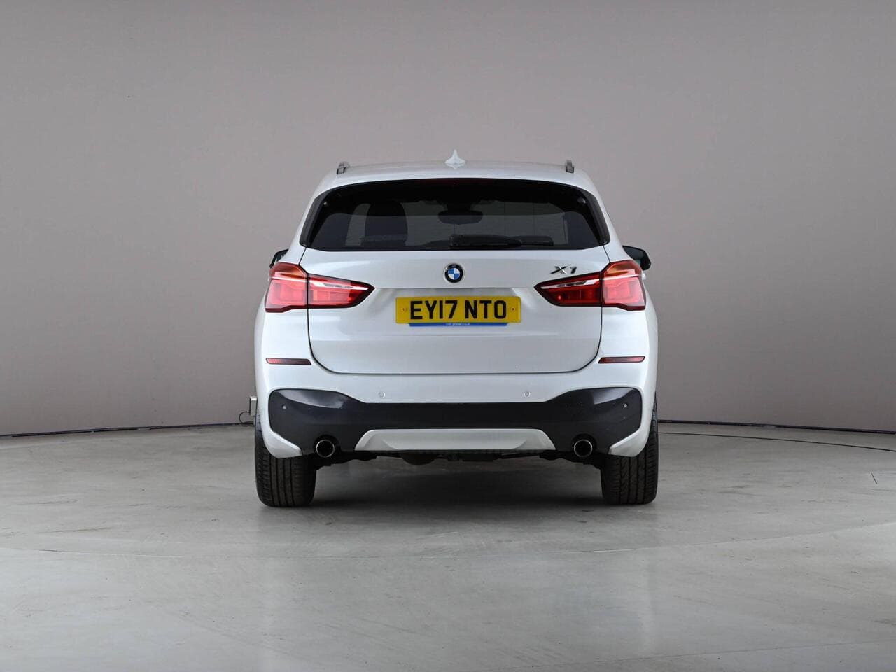 BMW X1 thumbnail Rear