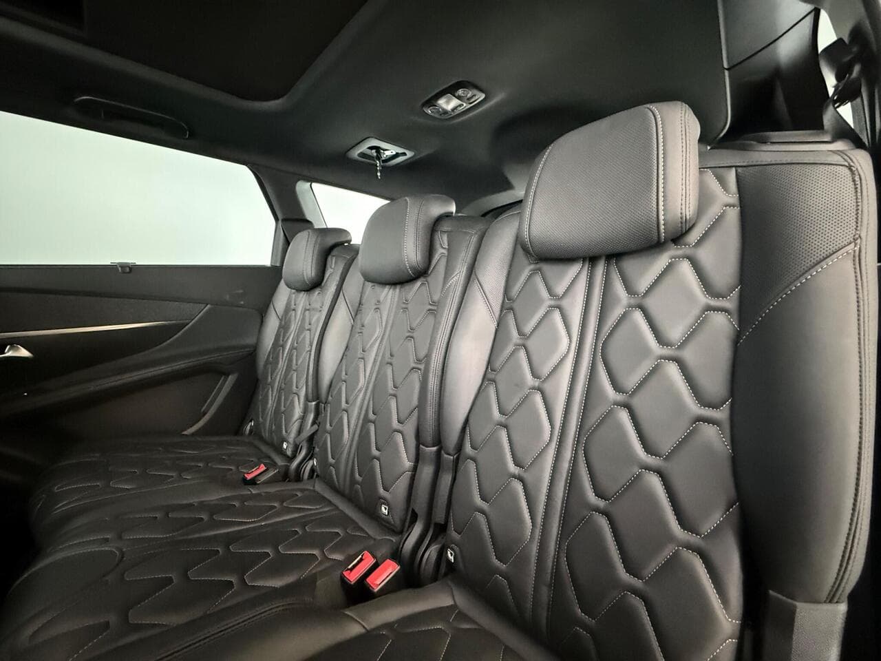 Peugeot 5008 thumbnail Seats Rear