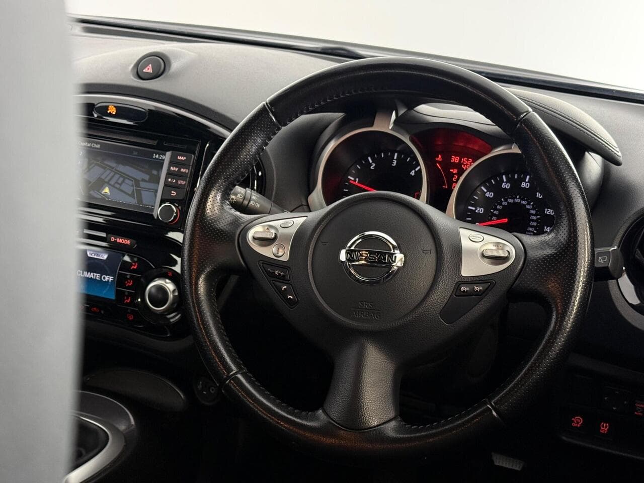 Nissan Juke thumbnail Steering Wheel