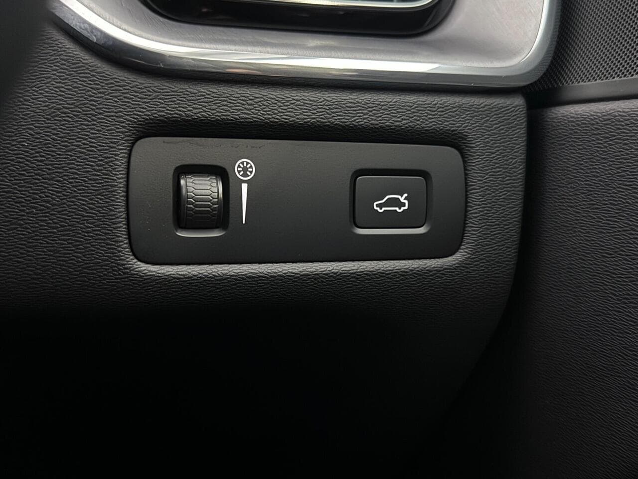 Volvo XC60 thumbnail Misc Controls
