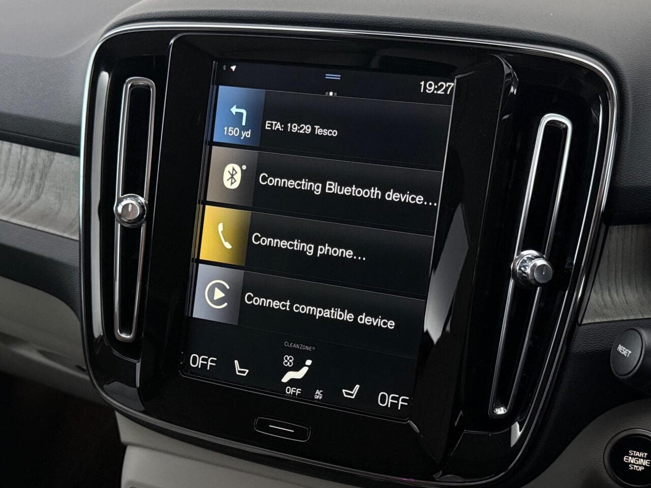Volvo XC40 thumbnail Infotainment System
