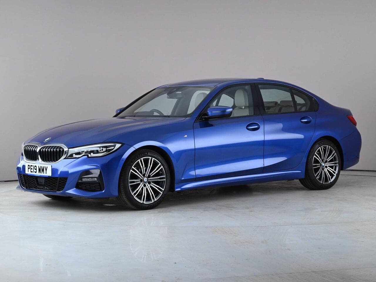 BMW 3 Series thumbnail Front Left