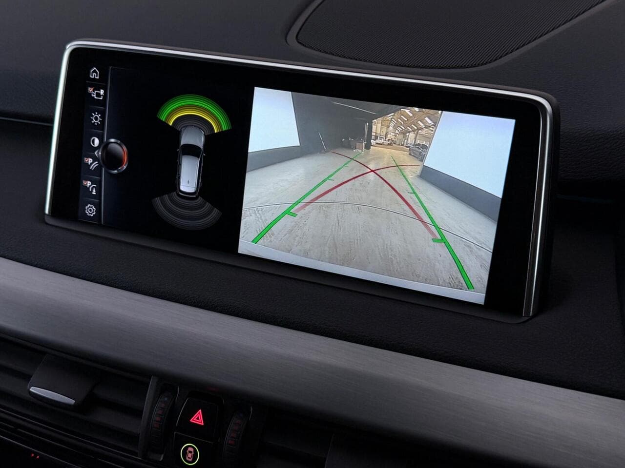 BMW X5 thumbnail Infotainment System
