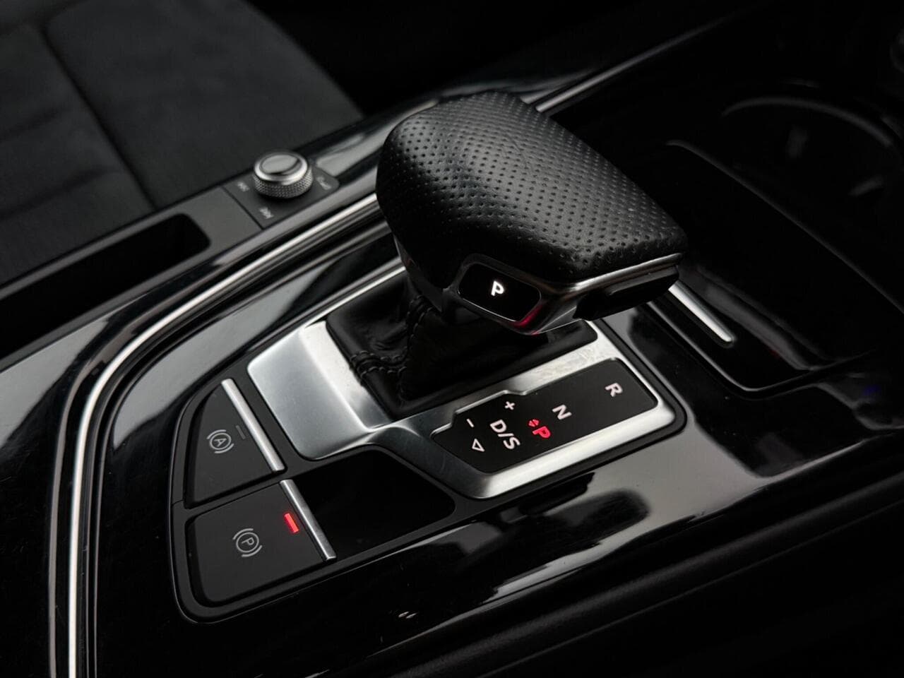 Audi A4 Avant thumbnail Interior Front