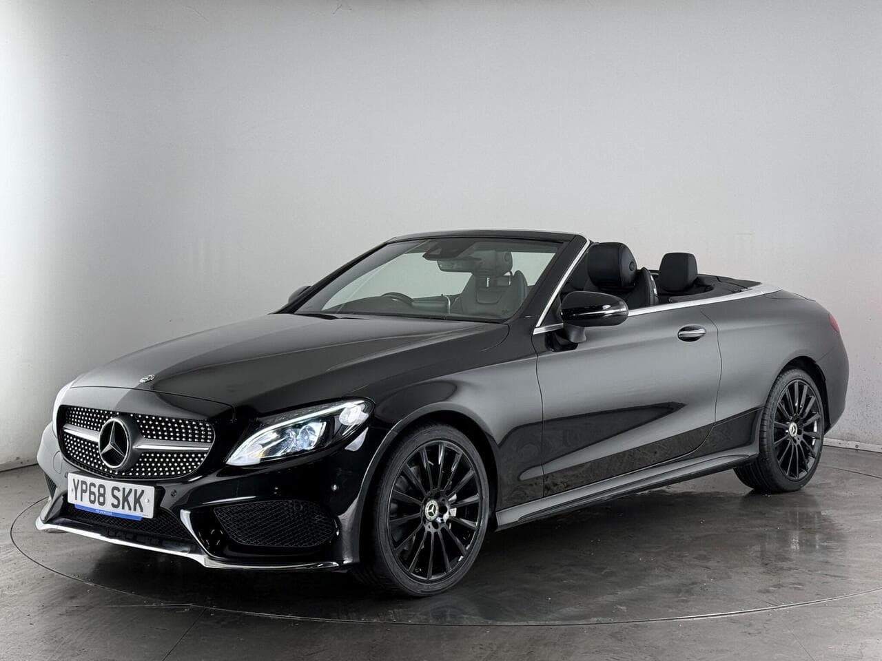 Mercedes-Benz C Class thumbnail Front Left