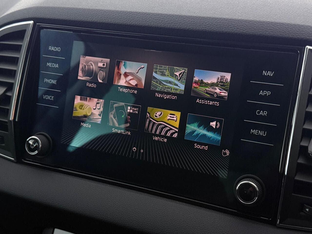Skoda Karoq thumbnail Infotainment System
