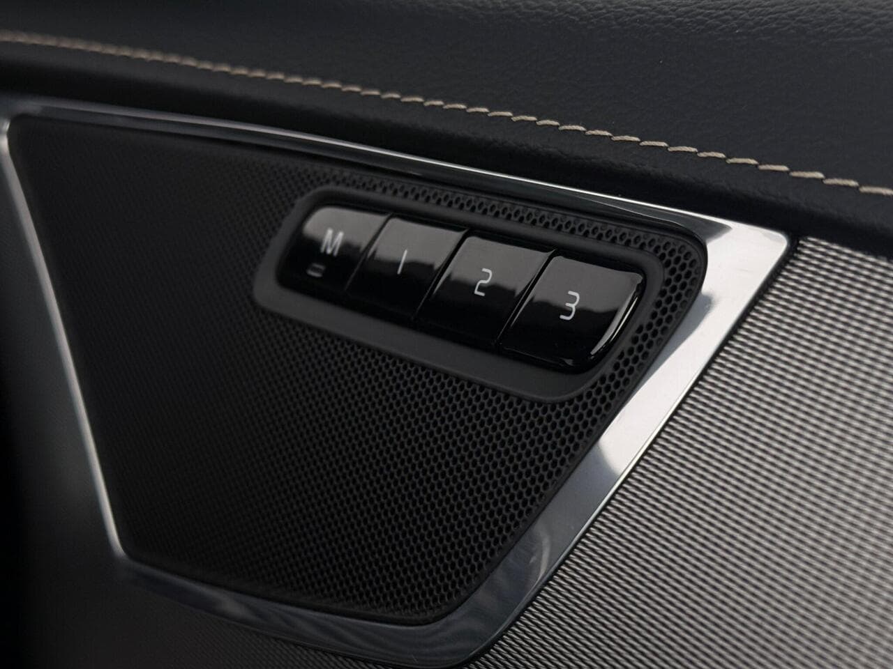Volvo XC90 thumbnail Misc Controls