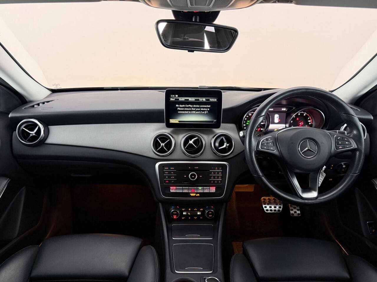 Mercedes-Benz GLA thumbnail Interior Front