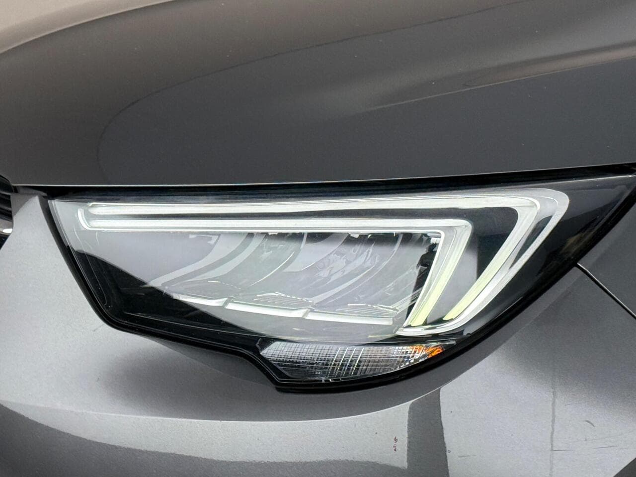 Vauxhall Crossland X thumbnail Lights Front